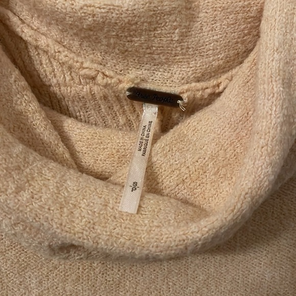 FREE PEOPLE | Cream Strawberry Fields Cowl Neck Off Shoulder Sweater Size S - Picture 9 of 9